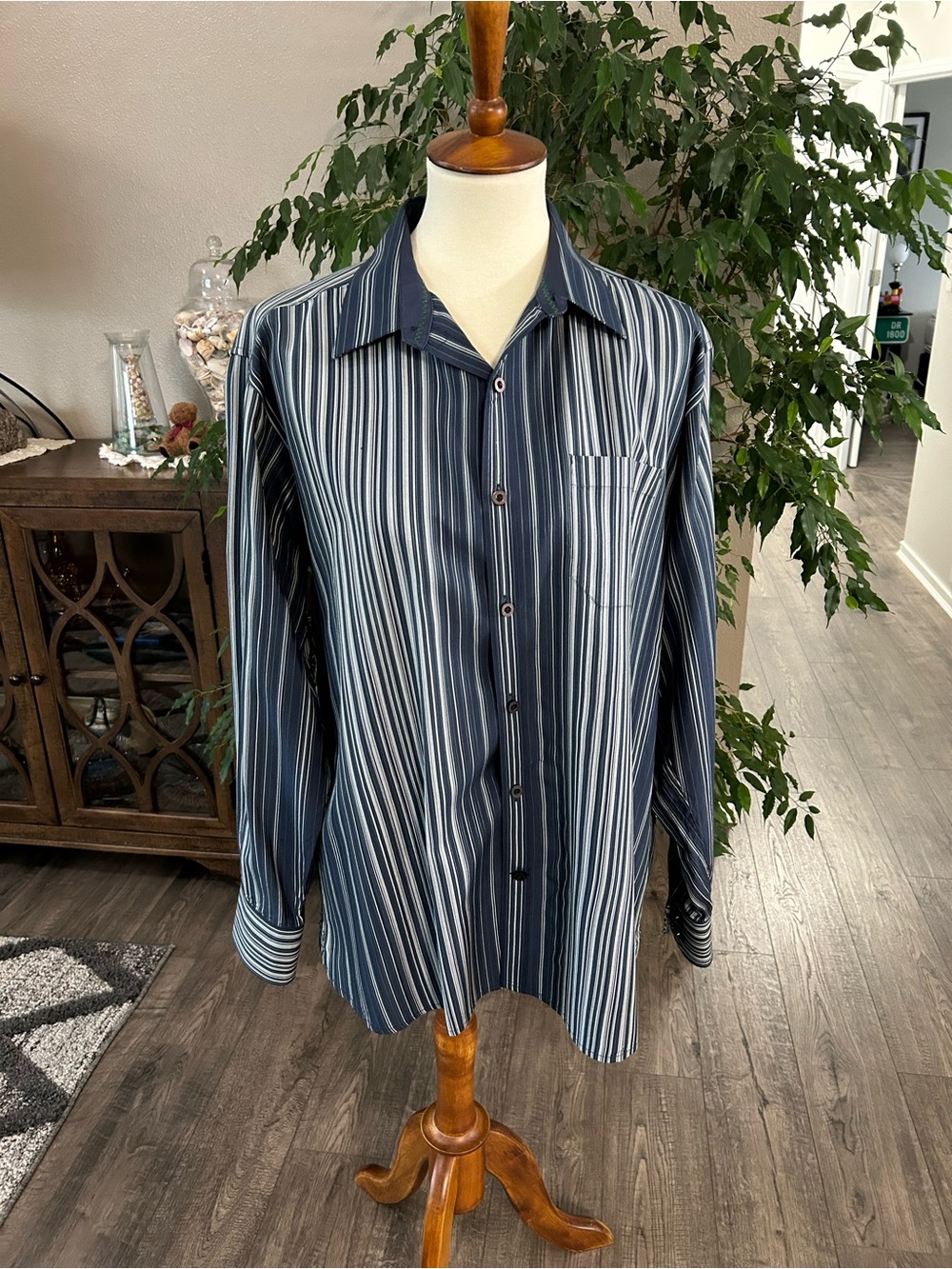Tommy Bahama Button Up